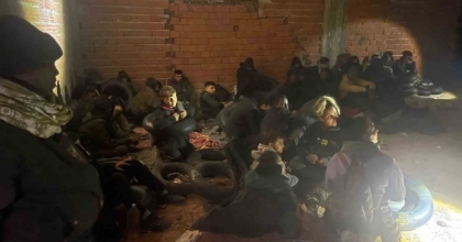 METRUK BİNADAN 29 KAÇAK GÖÇMEN ÇIKTI
