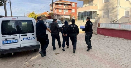 UŞAK’TA ÇOK SAYIDA UYUŞTURUCU MADDE ELE GEÇİRİLDİ
