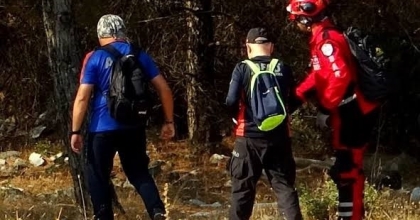 DOĞA YÜRÜYÜŞÜNE ÇIKTI, ORMALIK ALANDA MAHSUR KALDI
