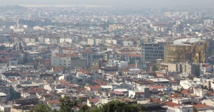 ADÜ REKTÖRÜ KENT 2000 YILI ÖNCESİNDE İNŞA EDİLEN YAPILARDA OTURANLARI UYARDI