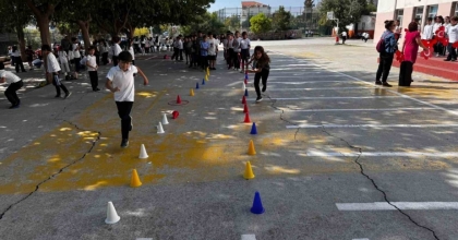 ÇOCUKLAR HEM EĞLENİYOR, HEM SPORU SEVİYOR