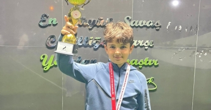 ÇEŞME BELEDİYESPORLU EMİR’DEN SATRANÇTA İZMİR İKİNCİLİĞİ