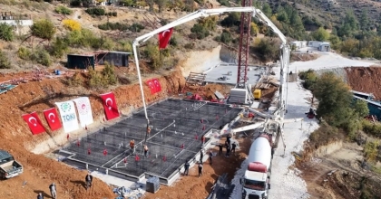 KAVAKLIDERE’DE 9’UNCU TOPLU KONUT İÇİN TEMEL ATILDI
