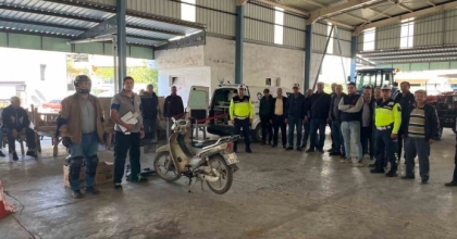 SÖKE’DE TRAKTÖR VE MOTOSİKLET SÜRÜCÜLERİNE TRAFİK EĞİTİMİ VERİLDİ