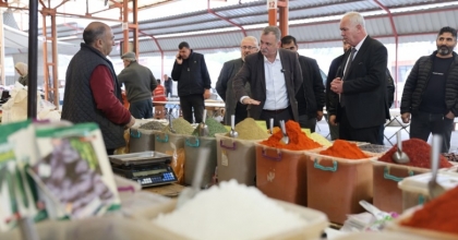 BAŞKAN BALABAN LALELİ’DE PAZARCILARLA BULUŞTU