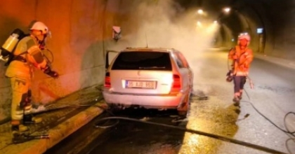 KONAK TÜNELLERİ’NDEKİ ARAÇ YANGININA İTFAİYEDEN HIZLI MÜDAHALE
