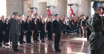 BAŞKAN MANDALİNCİ VE MECLİS ÜYELERİNDEN ANITKABİR ZİYARETİ
