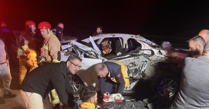 KAMYONETE ARKADAN ÇARPAN OTOMOBİL HURDA YIĞININA DÖNDÜ