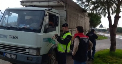 AYDIN’DA HAYVAN HASTALIKLARINA KARŞI YOL KONTROLLERİ SÜRÜYOR