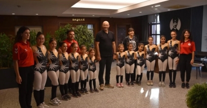 BAŞKAN ZENCİRCİ, MİNİK JİMNASTİKCİLERİ AĞIRLADI