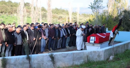 EMEKLİ EMNİYET MÜDÜRÜ DUALARLA TOPRAĞA VERİLDİ
