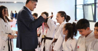 ALİAĞA BELEDİYESİ KARATE KURSU’NDA 75 SPORCU YENİ KUŞAĞINA KAVUŞTU