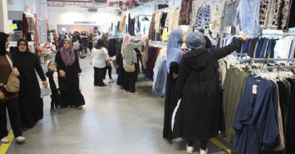 AYDIN’DAKİ GİYİM FESTİVALİ YOĞUN İLGİ GÖRÜYOR