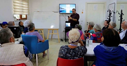 DOLANDIRICILARIN HEDEF KİTLESİ 60 YAŞ ÜZERİNE AKILLI TELEFON KULLANIMI EĞİTİMİ