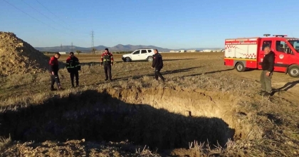 DÖRT METRELİK ÇUKURA DÜŞEN KEÇİ İTFAİYECE KURTARILDI
