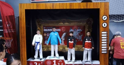 ALAŞEHİRLİ KARATECİLER DENİZLİ’DEN MADALYALARLA DÖNDÜ
