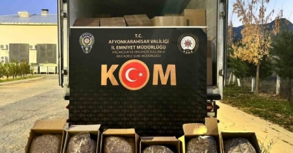 POLİS YAKLAŞIK 3 TON KAÇAK TÜTÜN ELE GEÇİRDİ