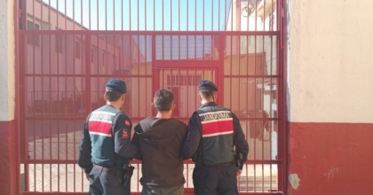 İKİ AYRI SUÇTAN ARANAN, ŞAHIS GERMENCİK’TE YAKALANDI
