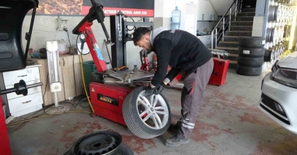 KÜTAHYA’DA LASTİKÇİLERDE YOĞUNLUK

