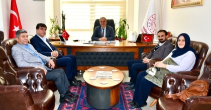 EĞİTİMCİLERİN TALEPLERİ DEMİRCİ’DE MASAYA YATIRILDI
