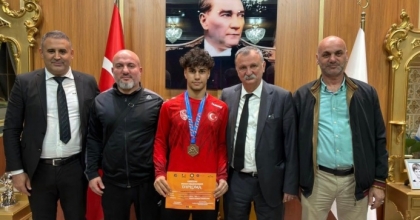 BAŞKAN BALABAN’DAN BAŞARILI GÜREŞÇİYE ÖVGÜ