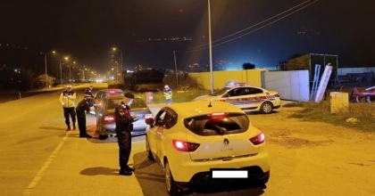 KURALLARA UYMAYAN 74 SÜRÜCÜ CEZADAN KAÇAMADI
