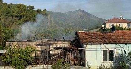 ORTACA’DA EV VE AHIR YANGINI
