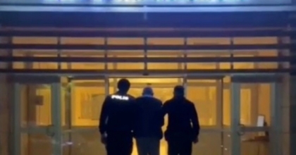 İZMİR’DE 34 YILLA ARANAN FİRARİ HIRSIZ YAKALANDI