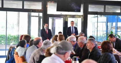 BAŞKAN ÖKÜZCÜOĞLU EMEKLİ ÖĞRETMENLERLE BULUŞTU