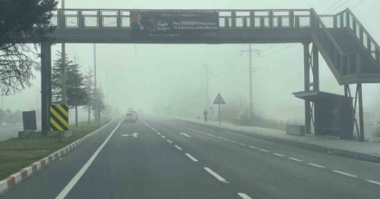 TAVŞANLI ŞEHİR İÇERİSİNDE SABAH SAATLERİNDE GÖRÜŞ MESAFESİ 50 METREYE DÜŞTÜ
