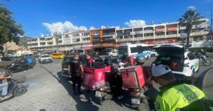 MARMARİS’TE MOTORLU KURYELER DENETLENDİ