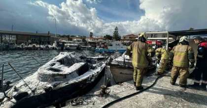 ÇEŞME’DEKİ YANGINDA 7 TEKNE ALEVLERE TESLİM OLDU
