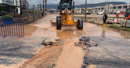 MENTEŞE BELEDİYE EKİPLERİ SU BASKINLARINA MÜDAHALE EDİYOR