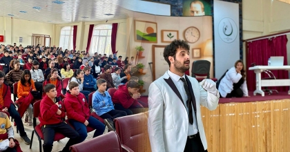 ÇAL’DA ÖĞRENCİLER BAĞIMLILIĞA KARŞI TİYATROYLA BİLİNÇLENDİ