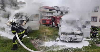 DENİZLİ’DE PARK HALİNDEKİ MİNİBÜS ALEV ALEV YANDI