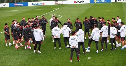 İLÇE BELEDİYESİ MİLLİLER İÇİN DEV EKRAN KURUYOR