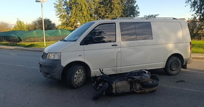 KAMYONET SÜRÜCÜSÜNÜN DİKKATSİZLİĞİ KAZAYI BERABERİNDE GETİRDİ: 1 YARALI