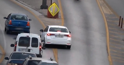 KURALLARI HİÇE SAYAN SÜRÜCÜLER KAMERALARA YAKALANDI