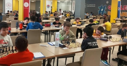 MİNİKLERİN SATRANÇ HEYECANI