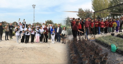 ÖĞRENCİLERE ÇİÇEK VE ZEYTİN FİDANI