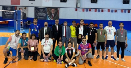 ÖĞRETMENLER DOSTLUK MAÇINDA BULUŞTU