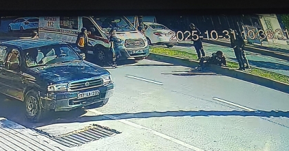 OTOMOBİLE ARKADAN ÇARPAN MOTOSİKLET SÜRÜCÜSÜ YARALANDI