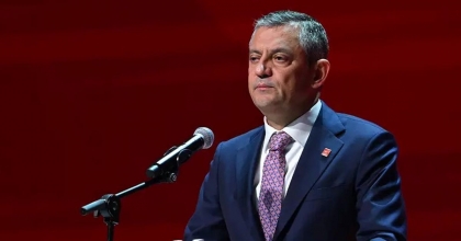 ÖZGÜR ÖZEL YENİDEN GENEL BAŞKAN SEÇİLDİ