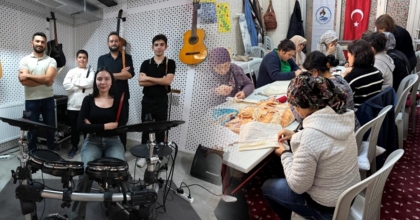 PAMUKKALE’DE HER YAŞA UYGUN KURSLAR DEVAM EDİYOR