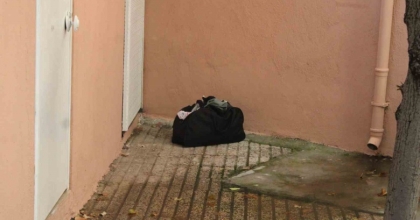 CAMİİ AVLUSUNDA ŞÜPHELİ ÇANTA PANİĞİ
