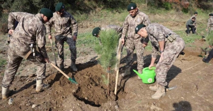 AYDIN’DA ŞEHİT POLİSLER ADINA FİDAN DİKİLDİ
