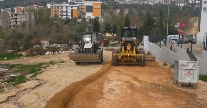 BÜYÜKŞEHİR BELEDİYESİ, KUŞADASI’NIN YOLLARINI YENİLEMEYİ SÜRDÜRÜYOR