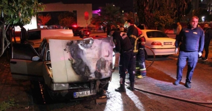 PARK HALİNDEKİ OTOMOBİL KÜLE DÖNDÜ
