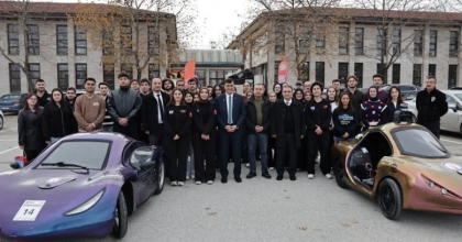 BAŞKAN EYÜP KAHVECİ’DEN DPÜ’NÜN ALTERNATİF ENERJİLİ ARAÇ EKİBİNE ZİYARET
