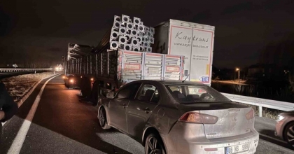 İKİ TIR VE OTOMOBİLİN ÇARPIŞTIĞI KAZADA BİR KİŞİ YARALANDI
